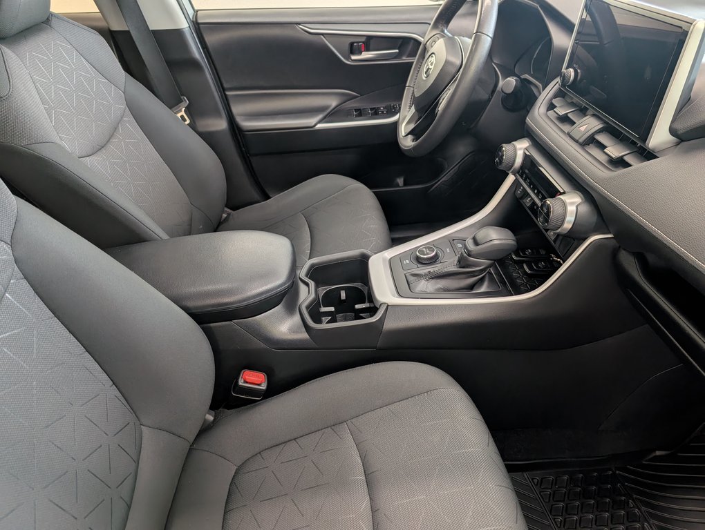 Toyota RAV4 Hybrid XLE AWD, 2024 à Magog, Québec - 8 - w1024h768px
