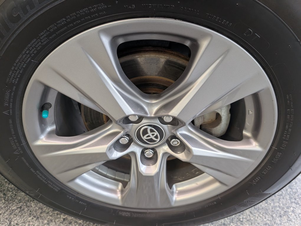 Toyota RAV4 Hybrid XLE AWD, 2024 à Magog, Québec - 24 - w1024h768px