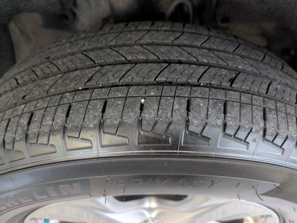 Toyota RAV4 Hybrid XLE AWD, 2024 à Magog, Québec - 23 - w1024h768px