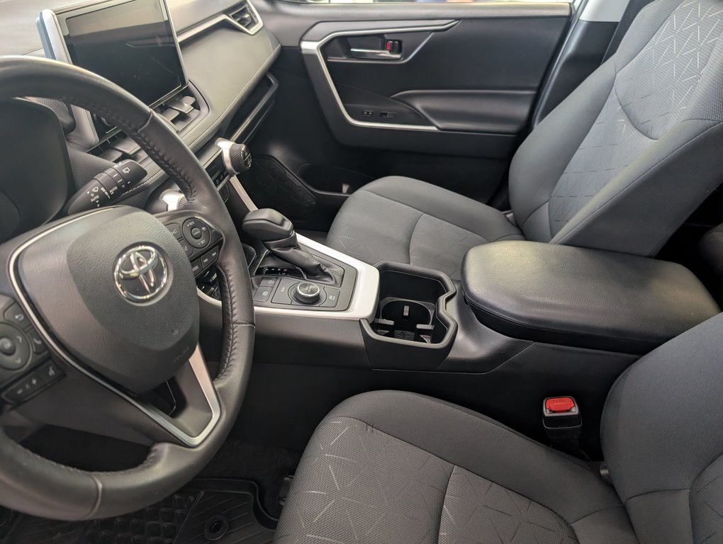 Toyota RAV4 Hybrid XLE AWD, 2024 à Magog, Québec - 11 - w1024h768px