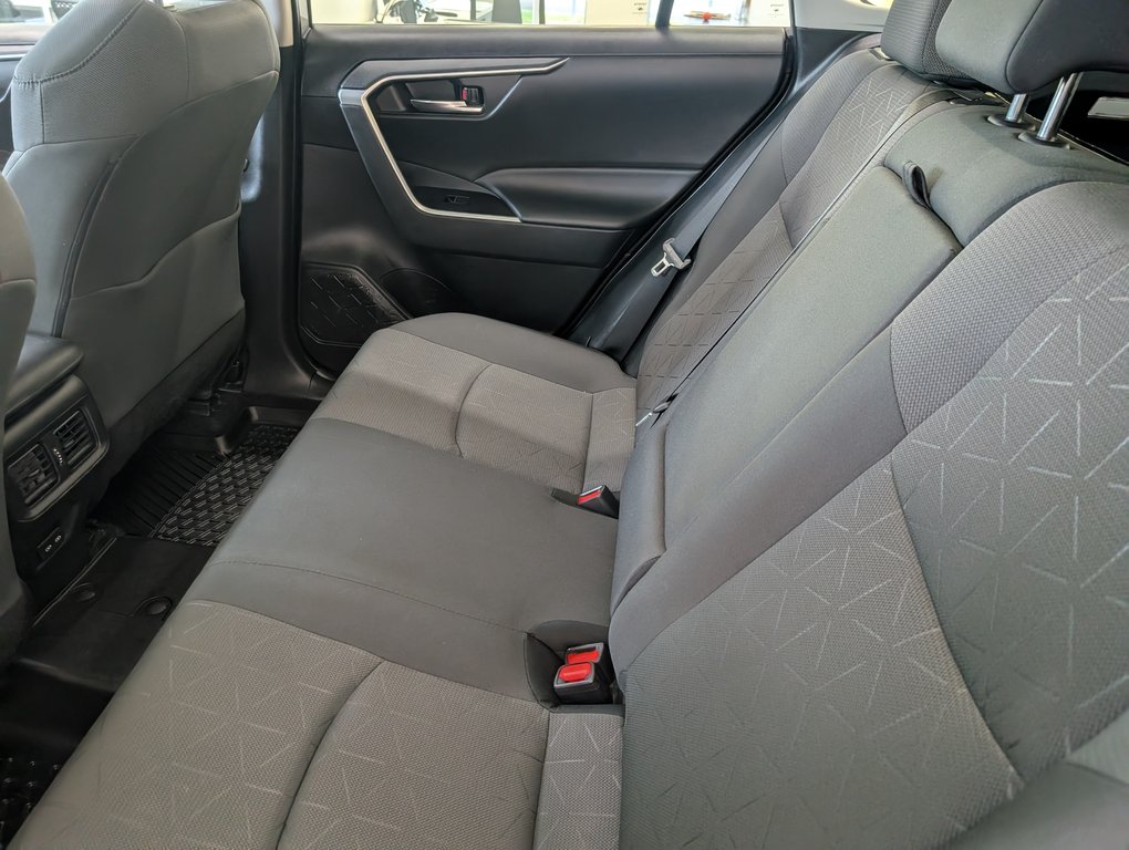 Toyota RAV4 Hybrid XLE AWD, 2024 à Magog, Québec - 10 - w1024h768px