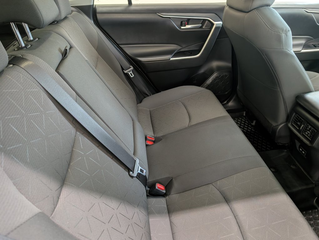 Toyota RAV4 Hybrid XLE AWD, 2024 à Magog, Québec - 7 - w1024h768px