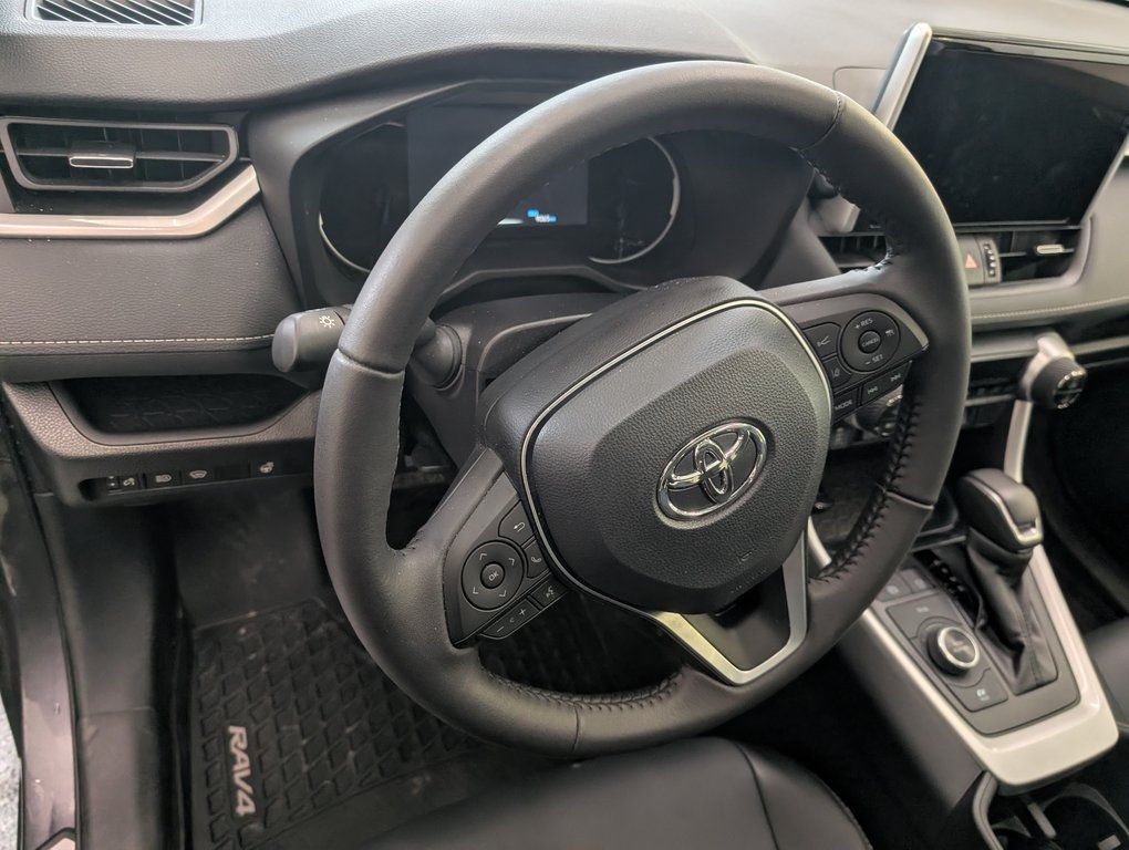 Toyota RAV4 Hybrid XLE AWD, GARANTIE JUSQU EN 2028, 2025 à Magog, Québec - 12 - w1024h768px