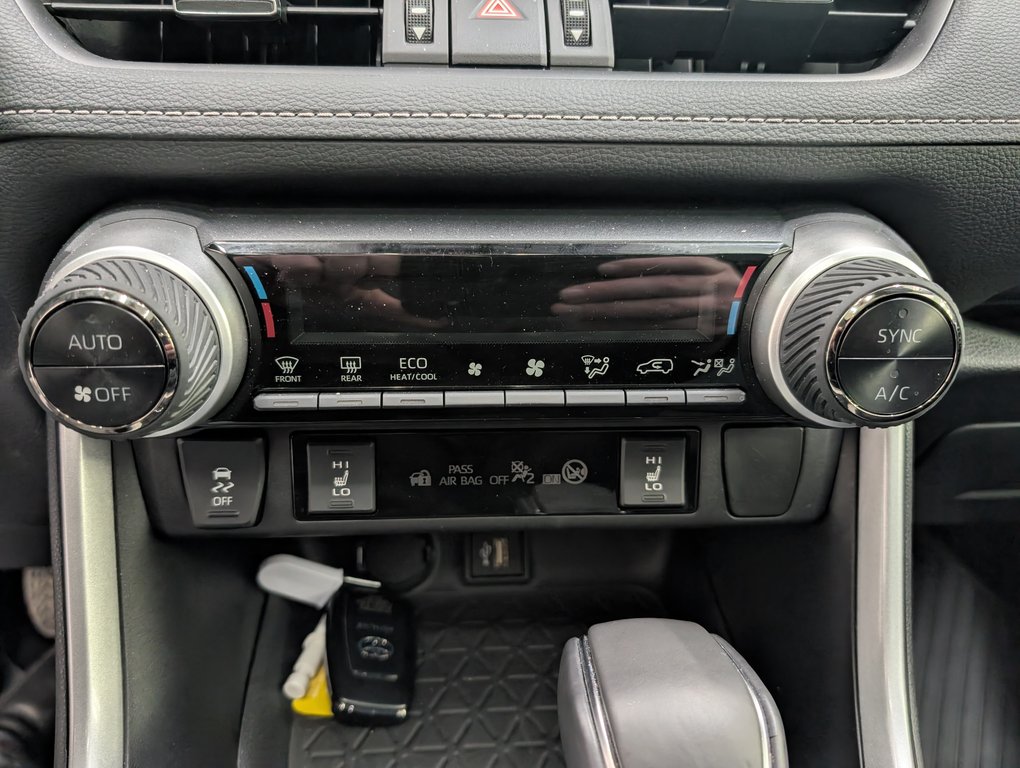 Toyota RAV4 Hybrid XLE AWD, GARANTIE JUSQU EN 2028, 2025 à Magog, Québec - 18 - w1024h768px