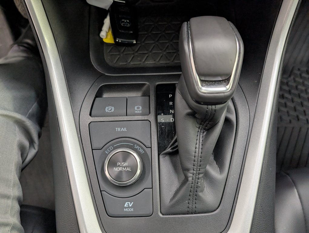 Toyota RAV4 Hybrid XLE AWD, GARANTIE JUSQU EN 2028, 2025 à Magog, Québec - 17 - w1024h768px