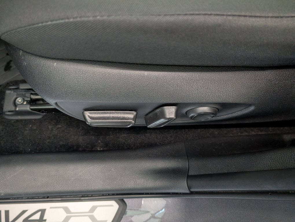 Toyota RAV4 Hybrid XLE AWD, 2025 à Magog, Québec - 13 - w1024h768px
