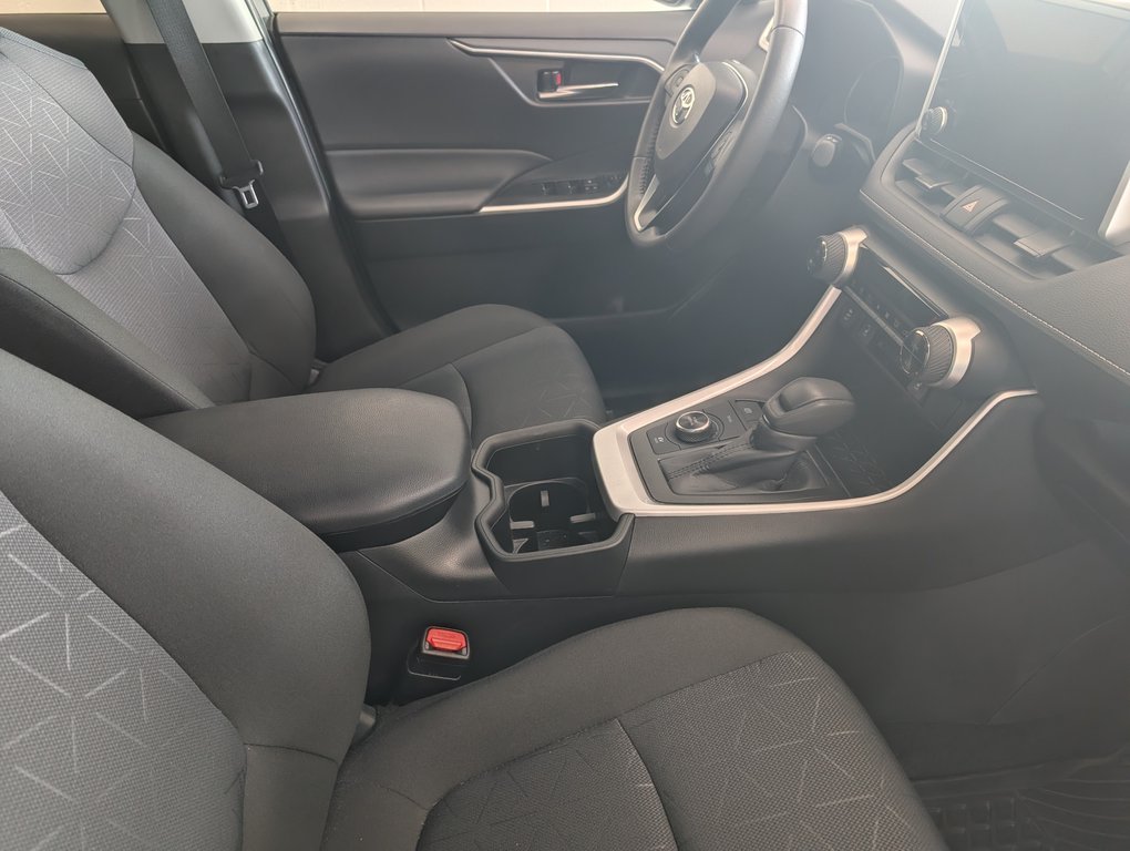 Toyota RAV4 Hybrid XLE AWD, 2025 à Magog, Québec - 8 - w1024h768px