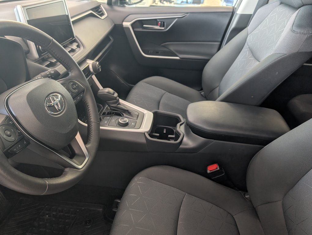 Toyota RAV4 Hybrid XLE AWD, 2025 à Magog, Québec - 11 - w1024h768px