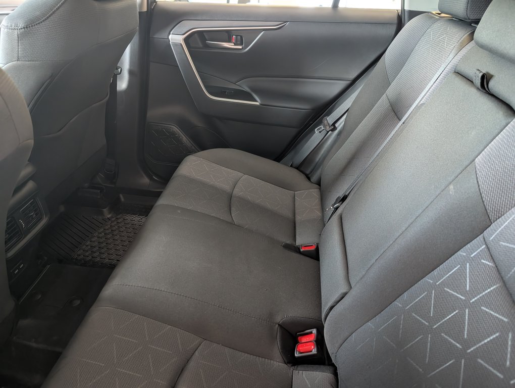 Toyota RAV4 Hybrid XLE AWD, 2025 à Magog, Québec - 10 - w1024h768px
