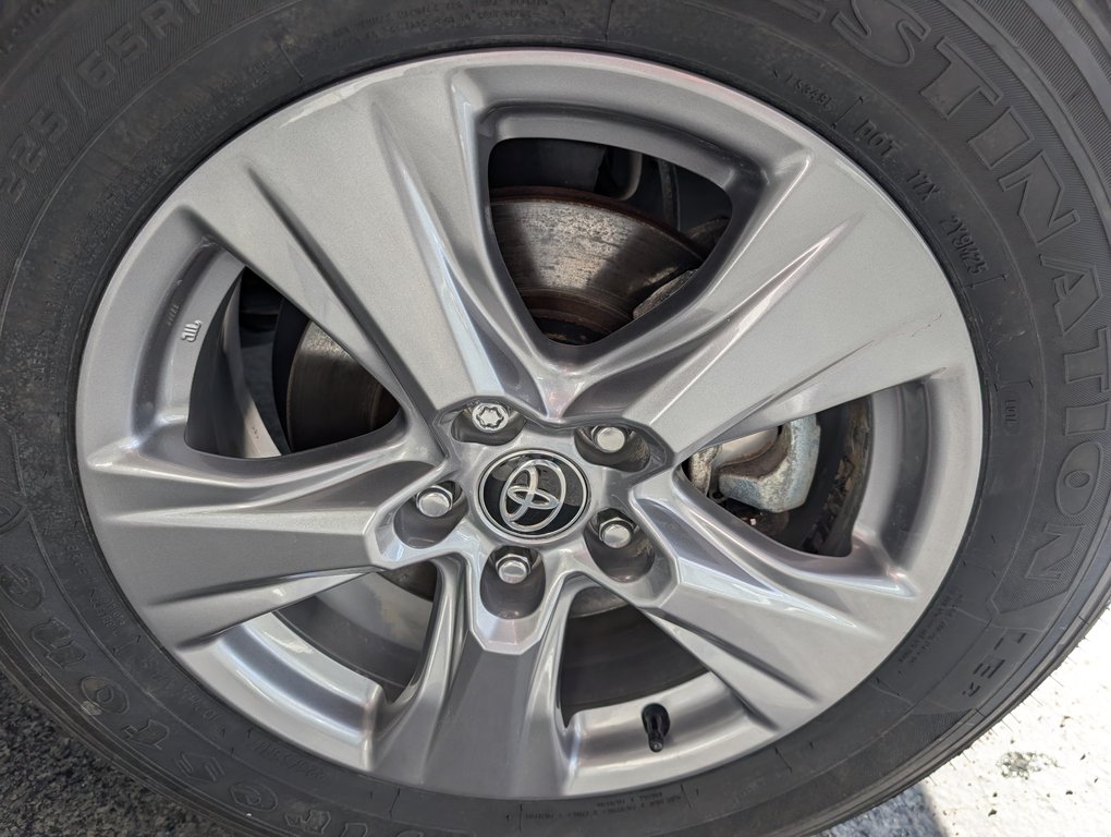 Toyota RAV4 Hybrid XLE AWD, 2025 à Magog, Québec - 23 - w1024h768px