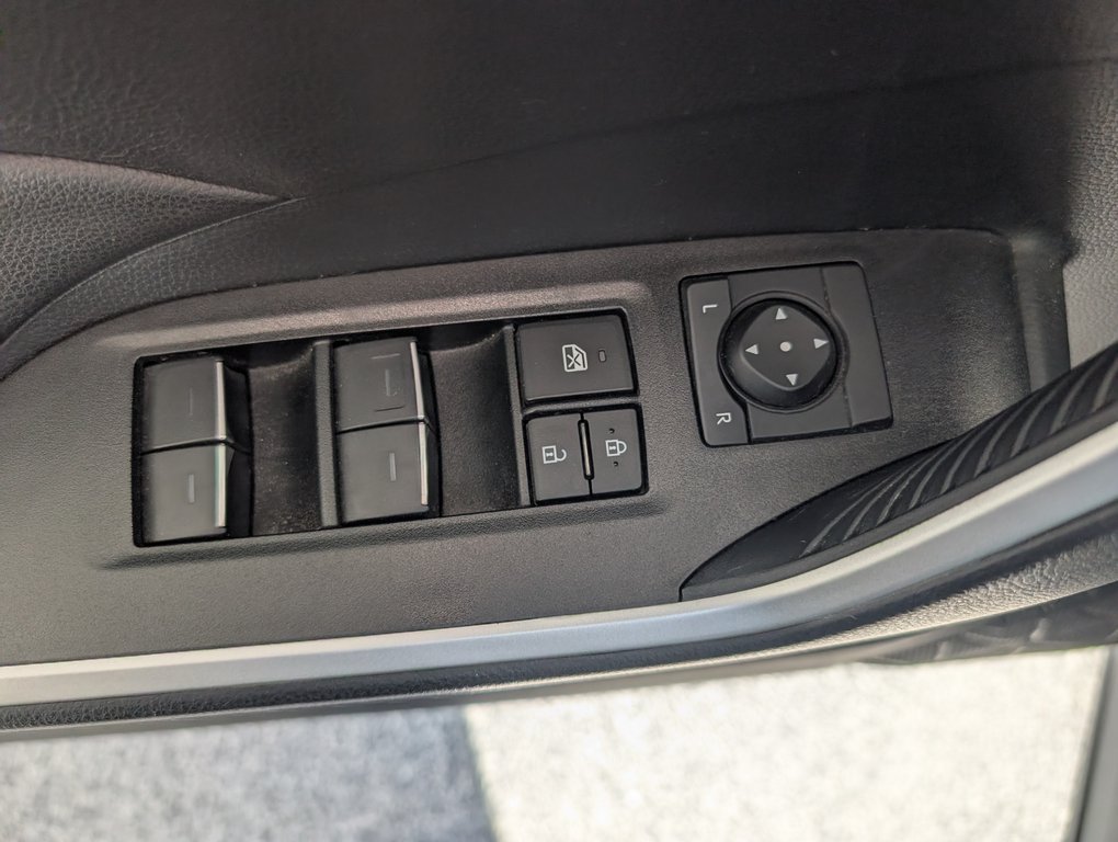 Toyota RAV4 Hybrid XLE AWD, 2025 à Magog, Québec - 14 - w1024h768px