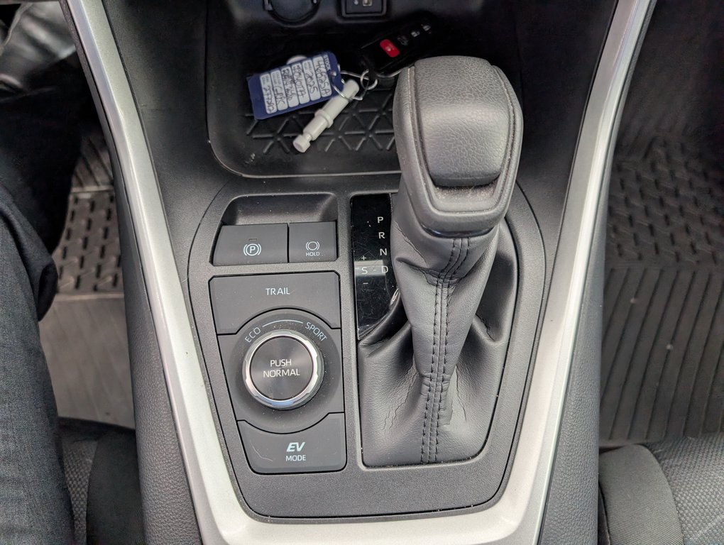 Toyota RAV4 Hybrid XLE AWD, 2025 à Magog, Québec - 16 - w1024h768px