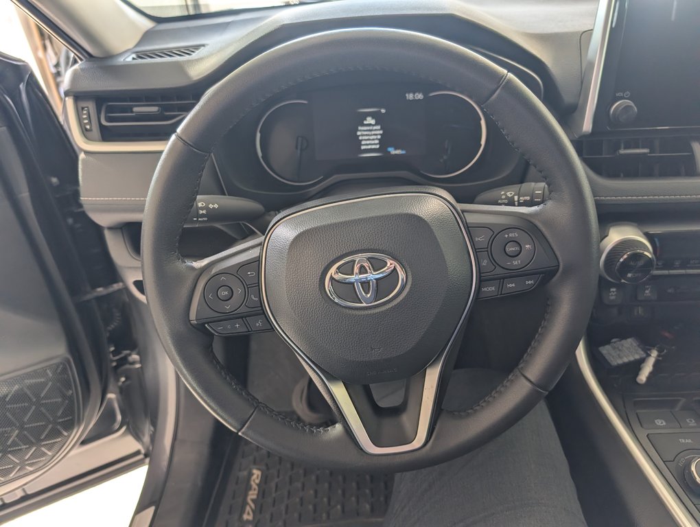 Toyota RAV4 Hybrid XLE AWD, 2025 à Magog, Québec - 15 - w1024h768px