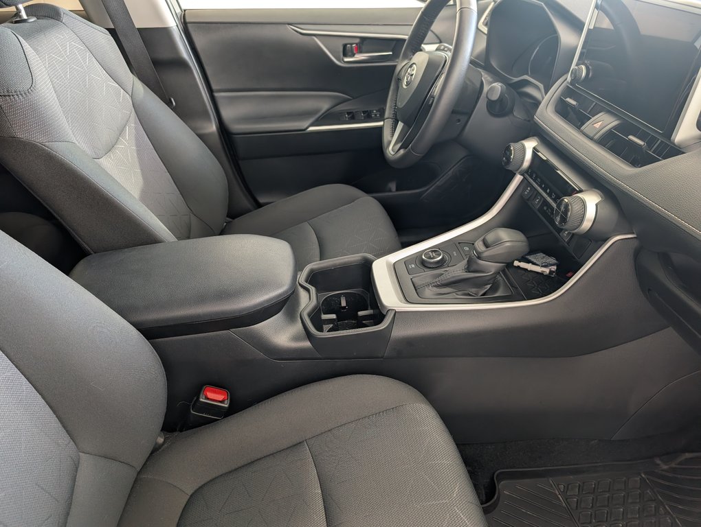 Toyota RAV4 Hybrid XLE AWD, 2025 à Magog, Québec - 8 - w1024h768px