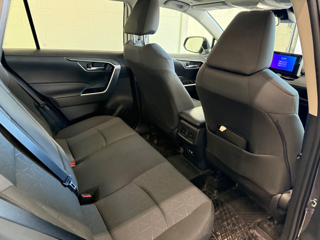 Toyota RAV4 Hybrid XLE AWD, 2025 à Magog, Québec - 8 - w1024h768px