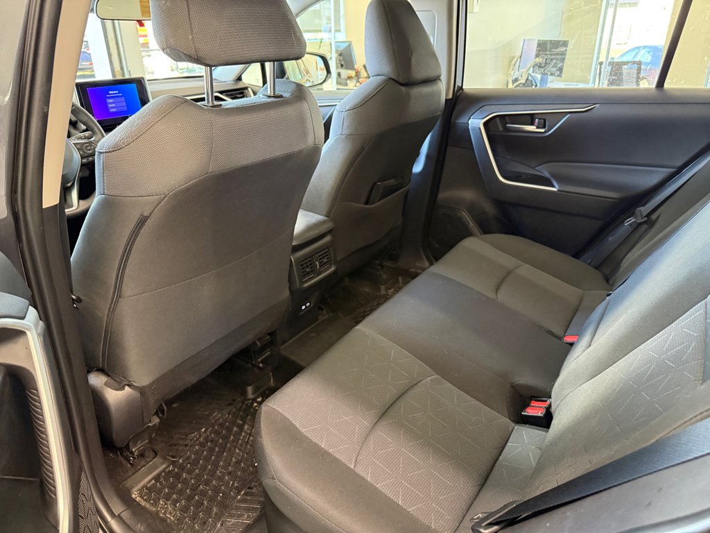Toyota RAV4 Hybrid XLE AWD, 2025 à Magog, Québec - 10 - w1024h768px