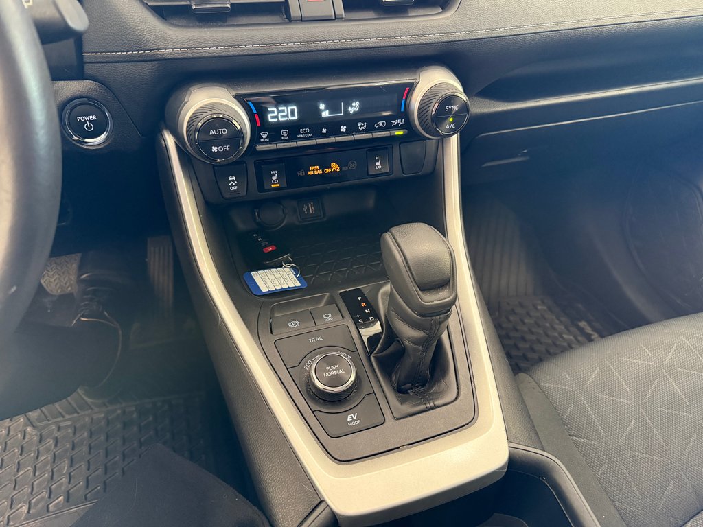 Toyota RAV4 Hybrid XLE AWD, 2025 à Magog, Québec - 17 - w1024h768px
