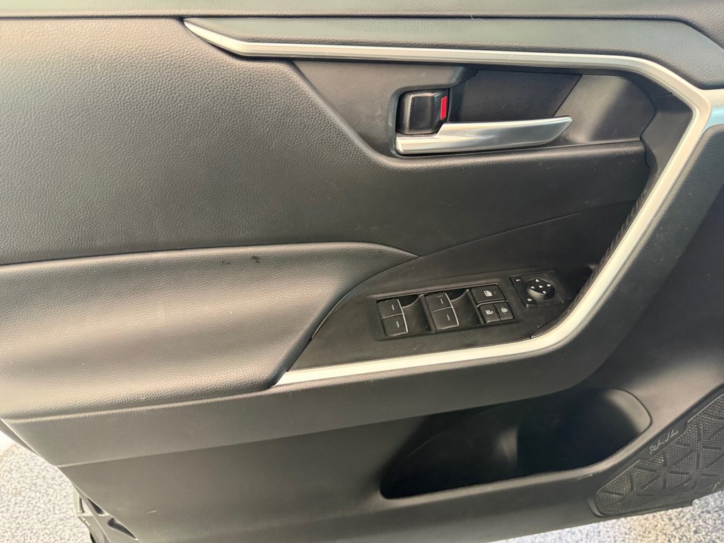 Toyota RAV4 Hybrid XLE AWD, 2025 à Magog, Québec - 12 - w1024h768px