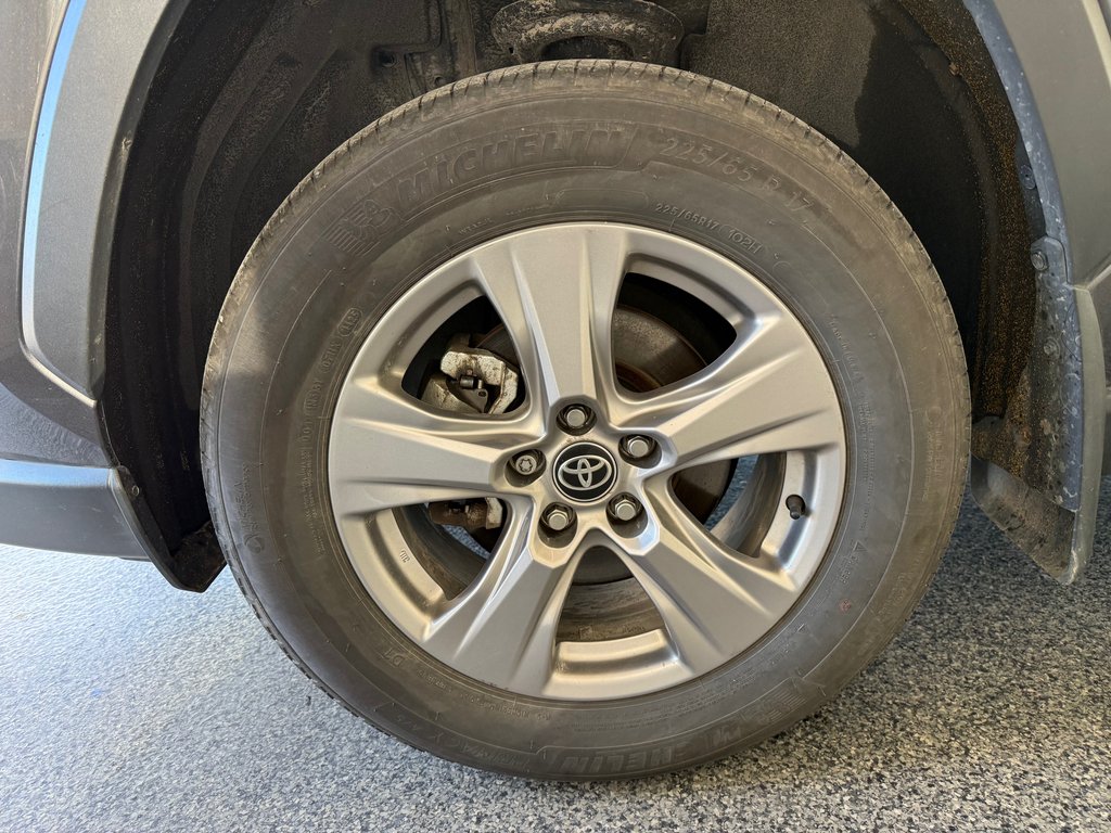 Toyota RAV4 Hybrid XLE AWD, 2025 à Magog, Québec - 20 - w1024h768px