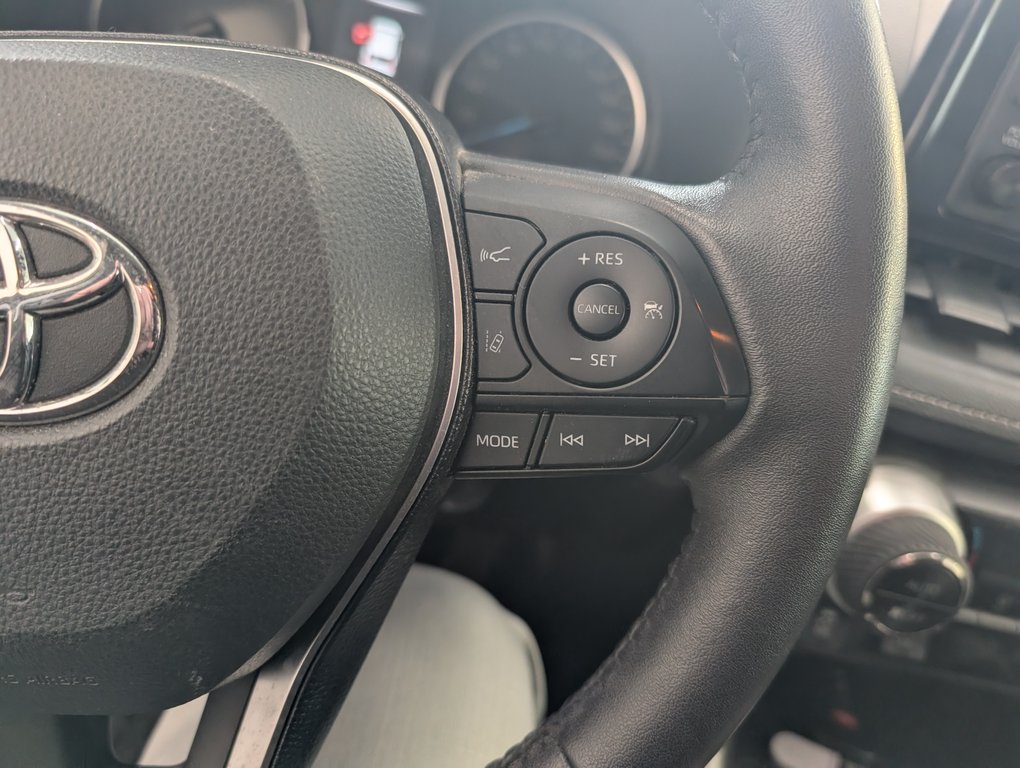 Toyota RAV4 Hybride XLE AWD 2021 à Magog, Québec - 16 - w1024h768px