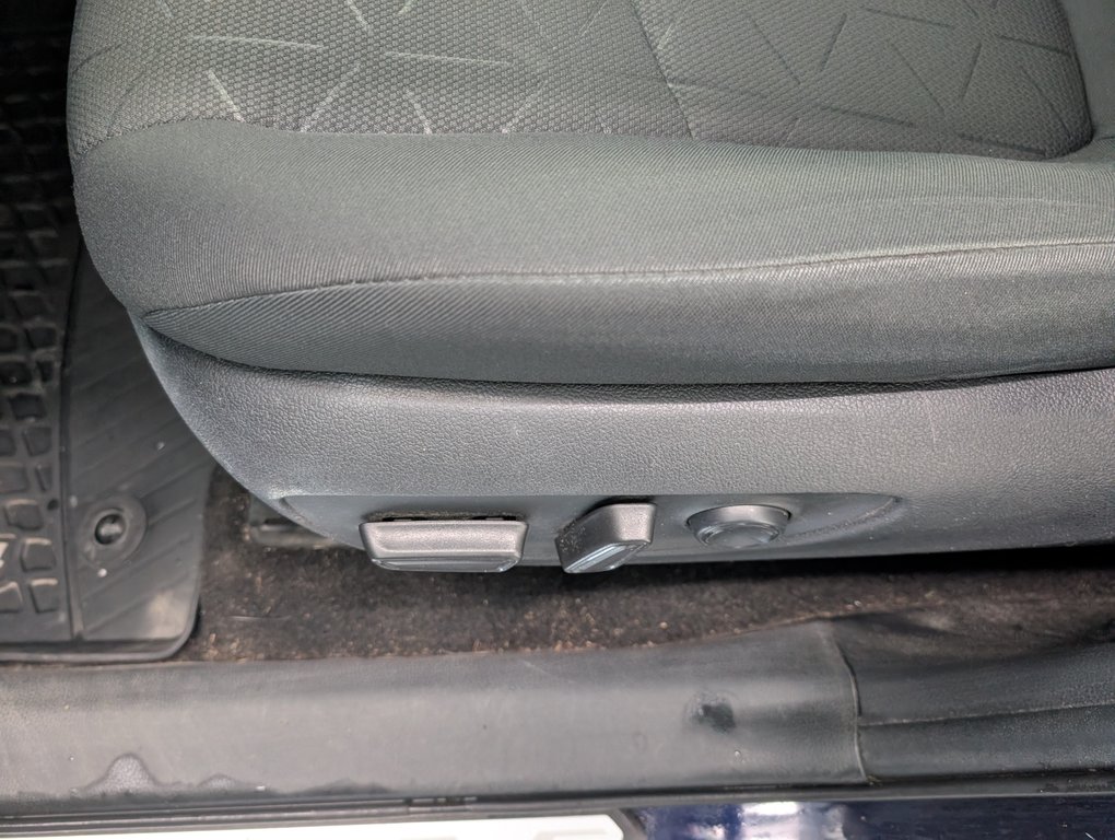 Toyota RAV4 Hybride XLE AWD 2021 à Magog, Québec - 10 - w1024h768px