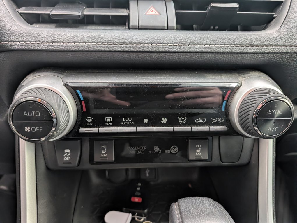 Toyota RAV4 Hybride XLE AWD 2021 à Magog, Québec - 14 - w1024h768px