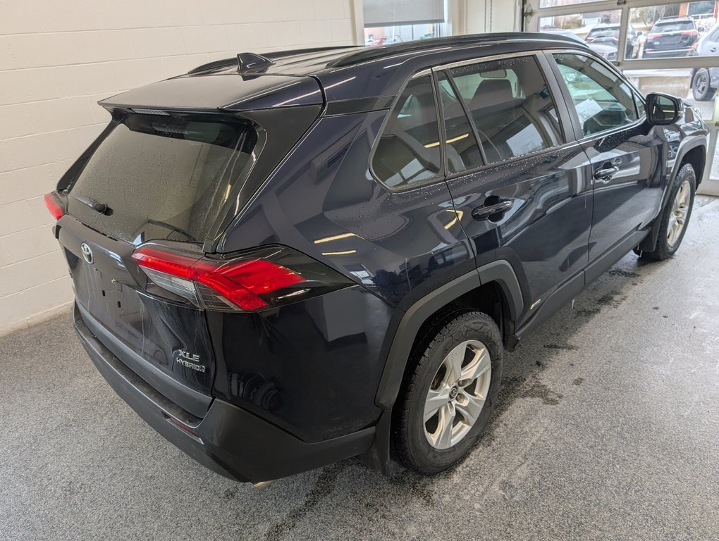 Toyota RAV4 Hybride XLE AWD 2021 à Magog, Québec - 3 - w1024h768px