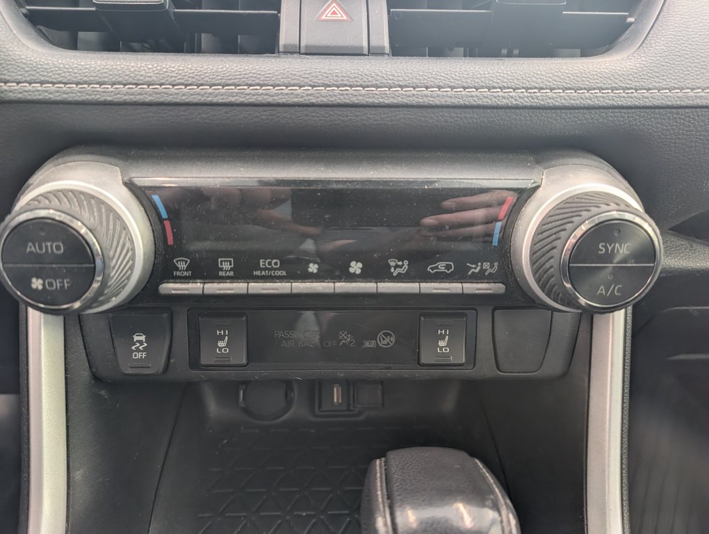 2021 Toyota RAV4 Hybride XLE AWD in Magog, Quebec - 14 - w1024h768px