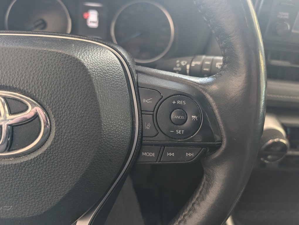 2021 Toyota RAV4 Hybride XLE AWD in Magog, Quebec - 16 - w1024h768px