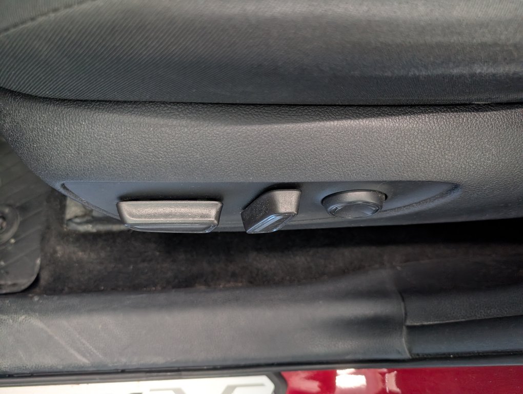 2021 Toyota RAV4 Hybride XLE AWD in Magog, Quebec - 10 - w1024h768px