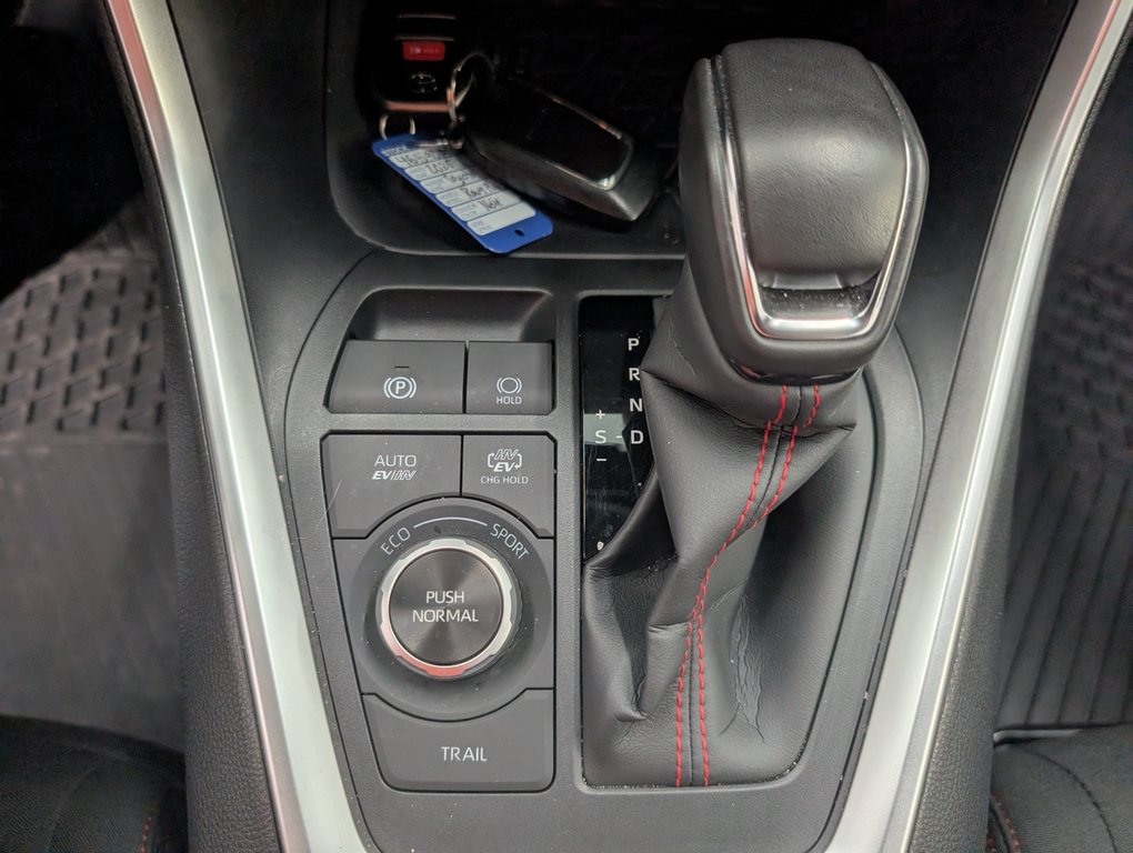 2025 Toyota RAV4 Plug-In Hybrid SE AWD, GARANTIE JUSQU EN 2029, in Magog, Quebec - 15 - w1024h768px