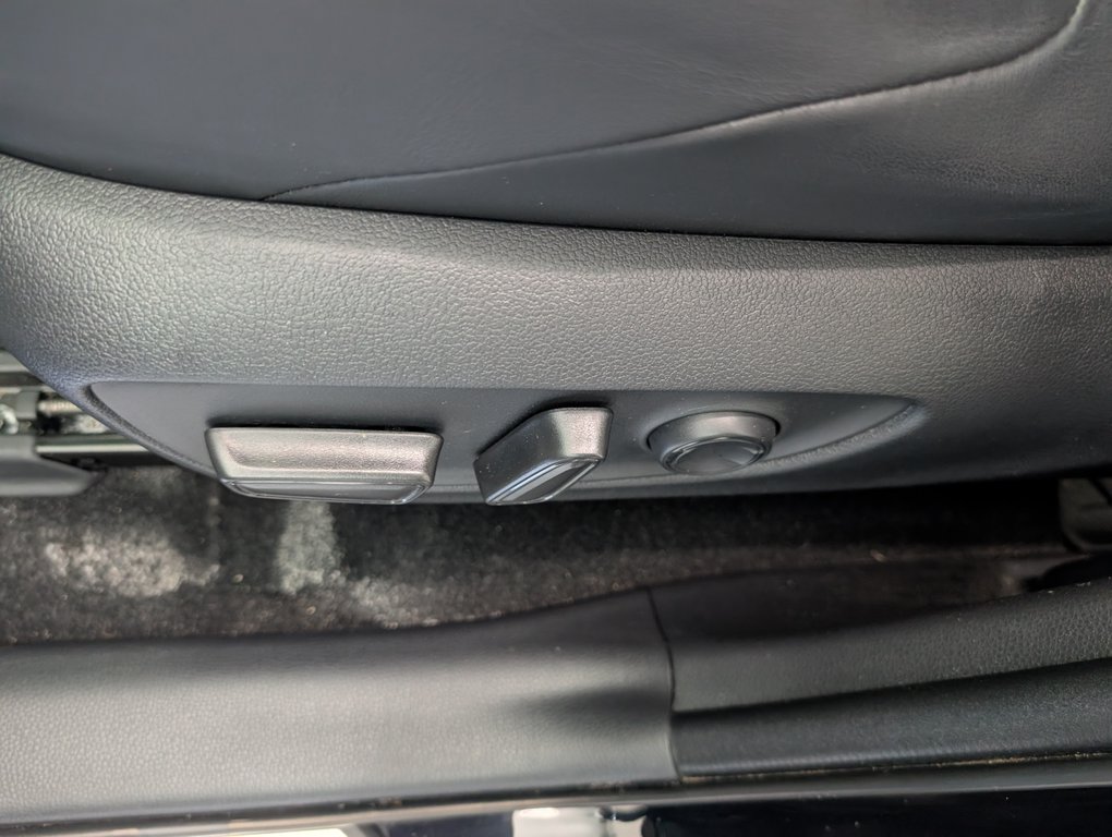 Toyota RAV4 Plug-In Hybrid XSE AWD 2025 à Magog, Québec - 13 - w1024h768px