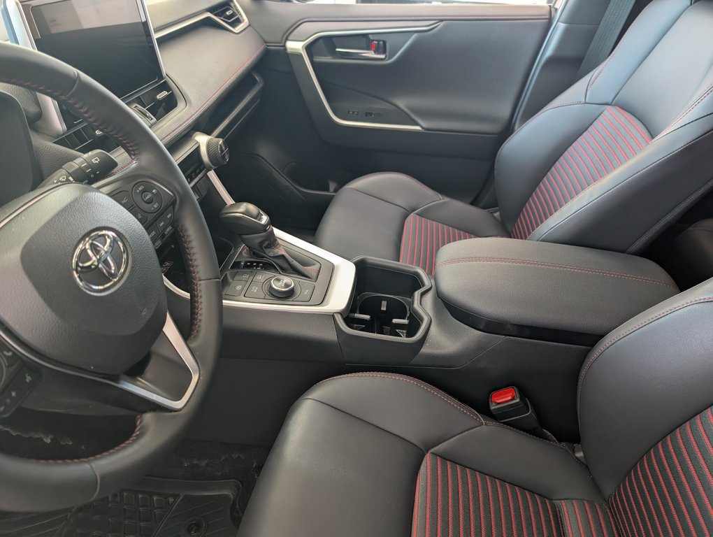 Toyota RAV4 Plug-In Hybrid XSE AWD 2025 à Magog, Québec - 11 - w1024h768px