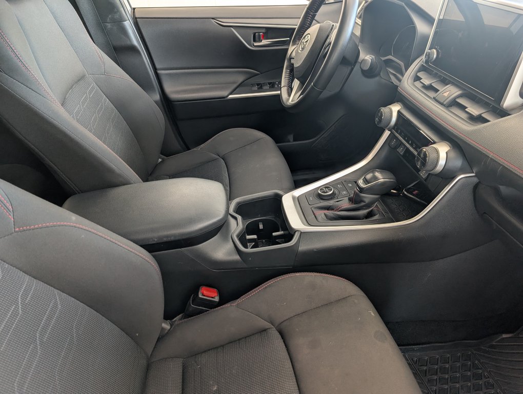 2025 Toyota RAV4 Plug-In Hybrid SE AWD in Magog, Quebec - 8 - w1024h768px