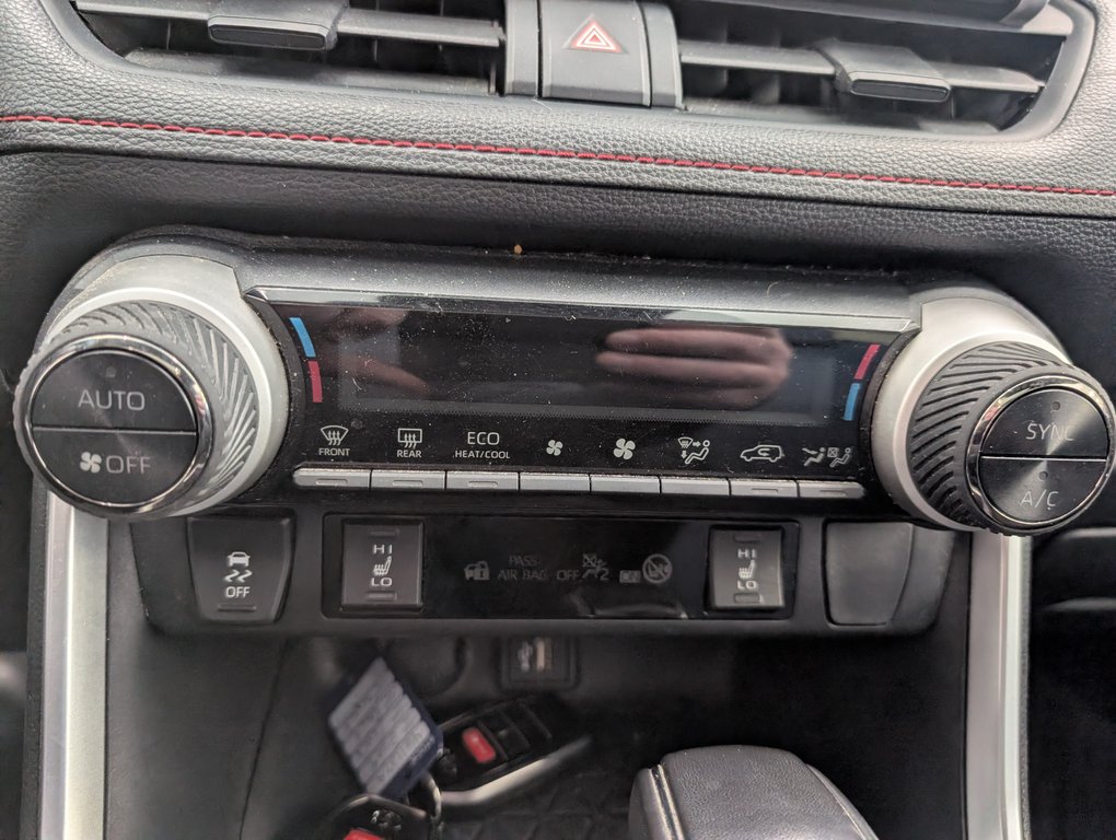 2025 Toyota RAV4 Plug-In Hybrid SE AWD in Magog, Quebec - 16 - w1024h768px