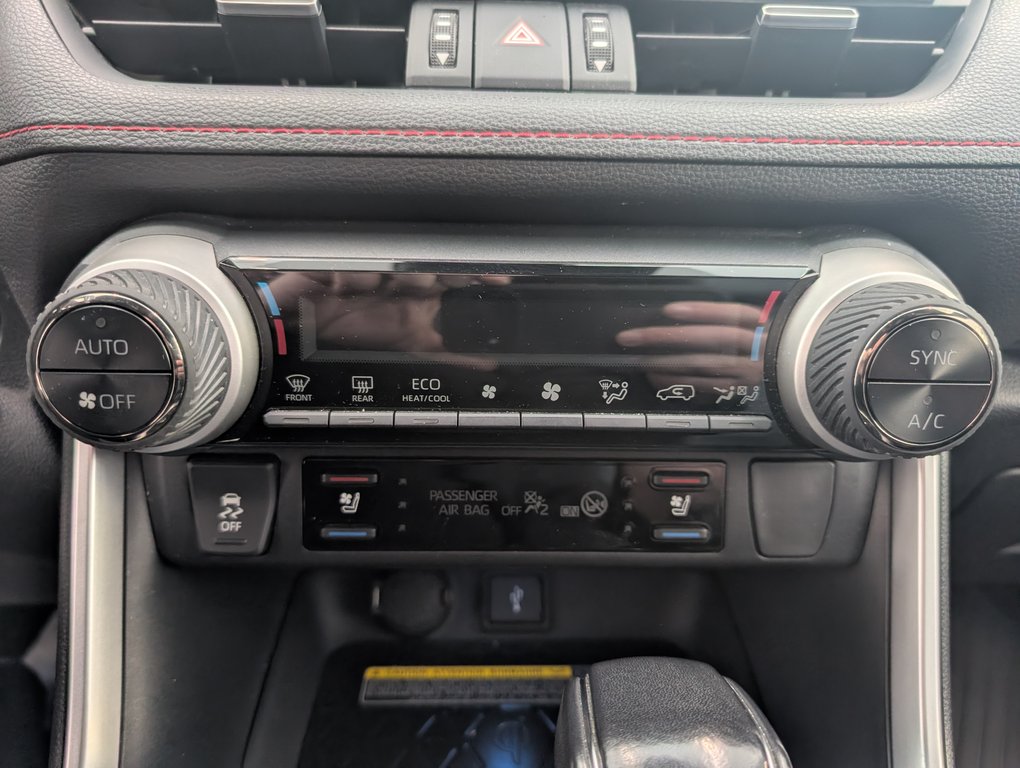 Toyota RAV4 Prime XSE AWD TECH, GARANTIE JUSQU EN 2028, 2021 à Magog, Québec - 16 - w1024h768px