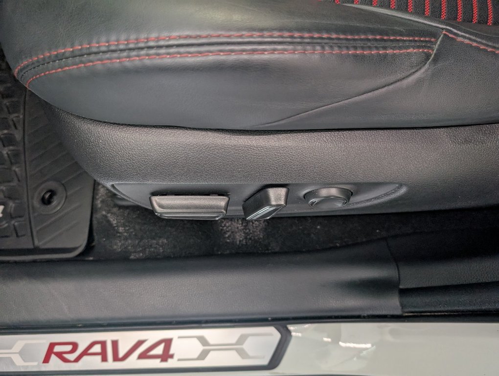 Toyota RAV4 Prime XSE AWD, BRANCHABLE, 2023 à Magog, Québec - 14 - w1024h768px