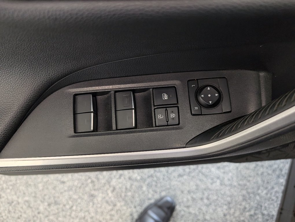 Toyota RAV4 Prime XSE AWD, BRANCHABLE, 2023 à Magog, Québec - 15 - w1024h768px