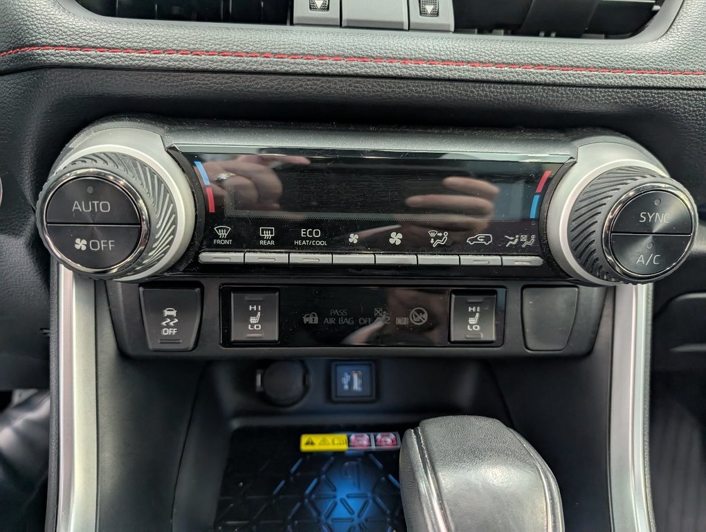 Toyota RAV4 Prime XSE AWD, BRANCHABLE, GARANTIE JUSQU EN 2027, 2023 à Magog, Québec - 18 - w1024h768px