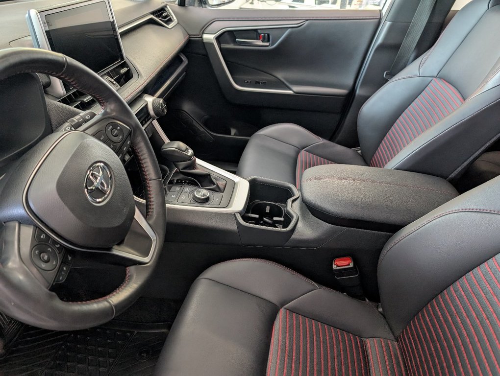 Toyota RAV4 Prime XSE AWD, BRANCHABLE, GARANTIE JUSQU EN 2027, 2023 à Magog, Québec - 12 - w1024h768px
