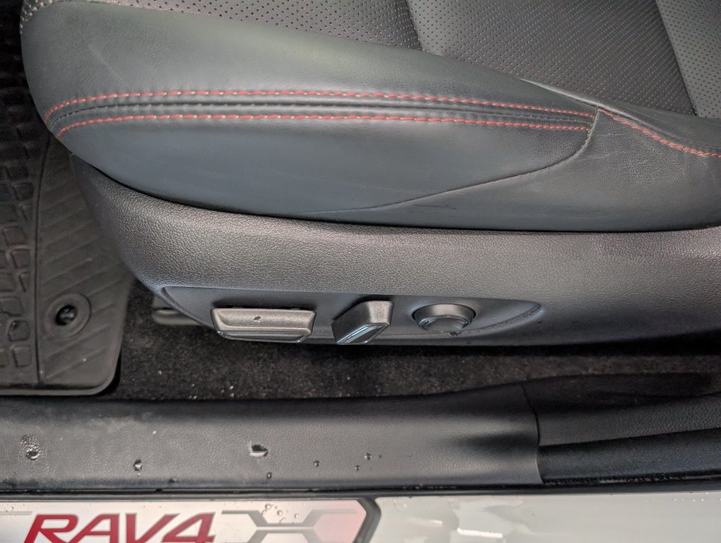 Toyota RAV4 Prime XSE TECH AWD, GARANTIE JUSQU EN 2027, 2023 à Magog, Québec - 12 - w1024h768px