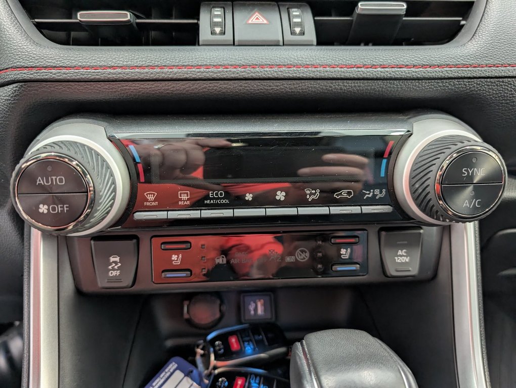 Toyota RAV4 Prime XSE TECH AWD, GARANTIE JUSQU EN 2027, 2023 à Magog, Québec - 16 - w1024h768px
