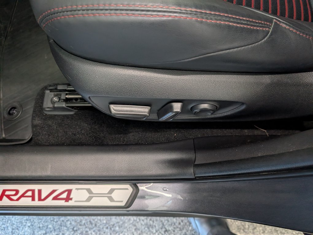 Toyota RAV4 Prime XSE AWD, GARANTIE JUSQU EN 2026, 2023 à Magog, Québec - 14 - w1024h768px