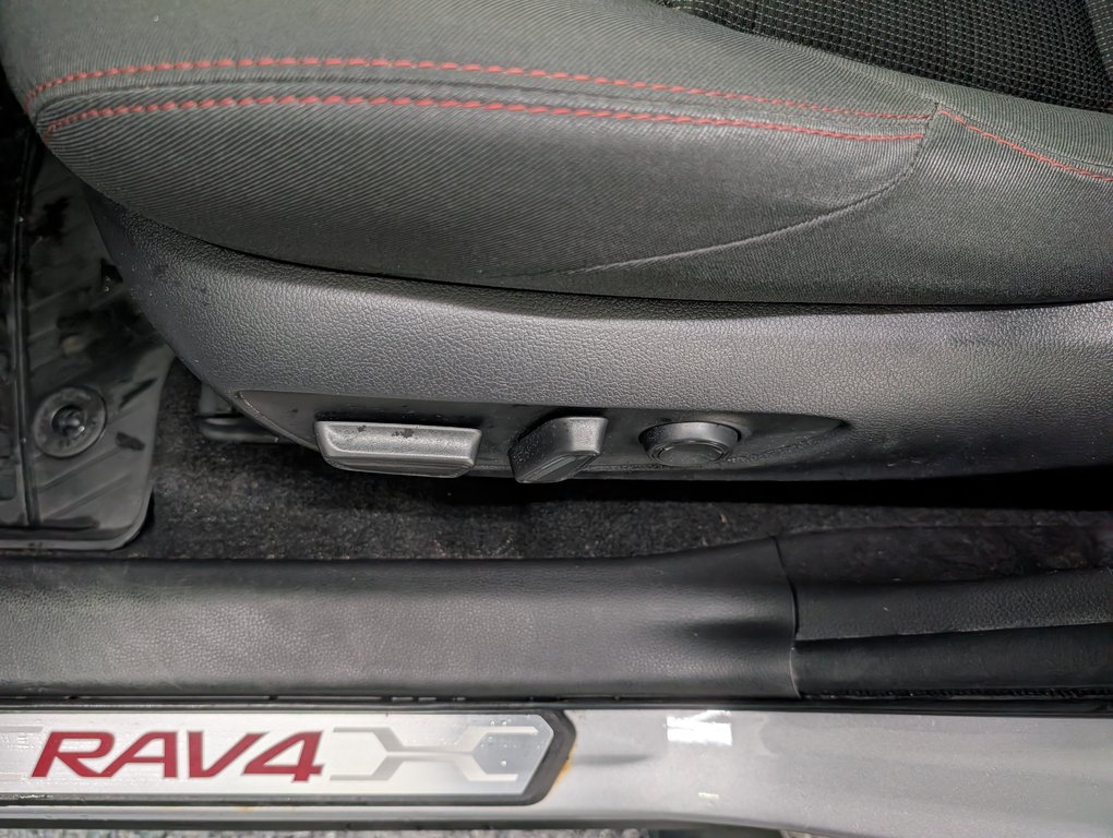 Toyota RAV4 Prime SE AWD, BRANCHABLE, 2023 à Magog, Québec - 12 - w1024h768px