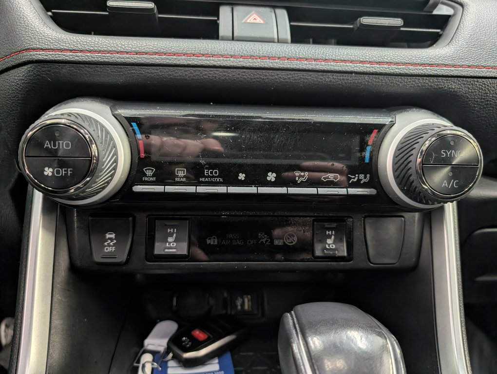 Toyota RAV4 Prime SE AWD, BRANCHABLE, 2023 à Magog, Québec - 17 - w1024h768px