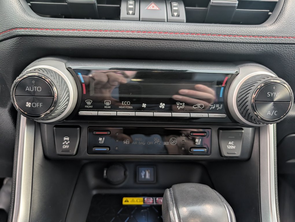 Toyota RAV4 Prime XSE TECH BRANCHABLE, 2023 à Magog, Québec - 19 - w1024h768px