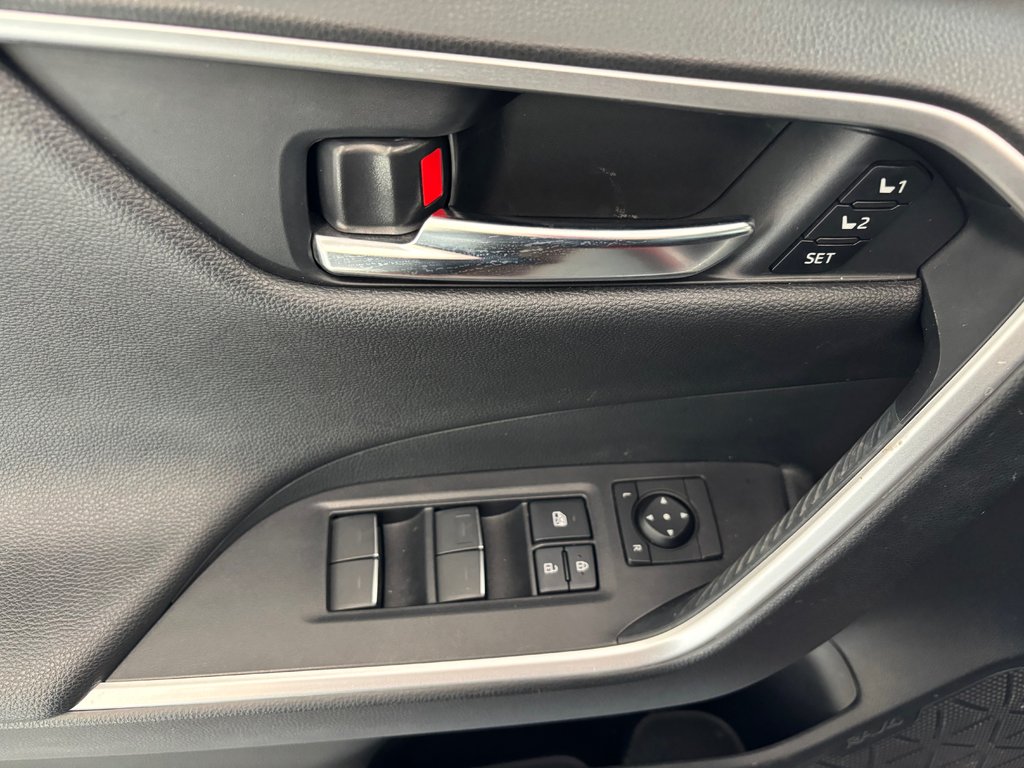 Toyota RAV4 Prime XSE AWD TECH, GARANTIE JUSQU EN 2027, 2023 à Magog, Québec - 16 - w1024h768px