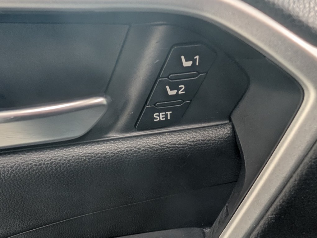 Toyota RAV4 Prime XSE AWD TECH, GARANTIE JUSQU EN 2027, 2023 à Magog, Québec - 16 - w1024h768px