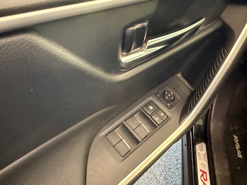 Toyota RAV4 Prime SE AWD BRANCHABLE, 2023 à Magog, Québec - 14 - w1024h768px