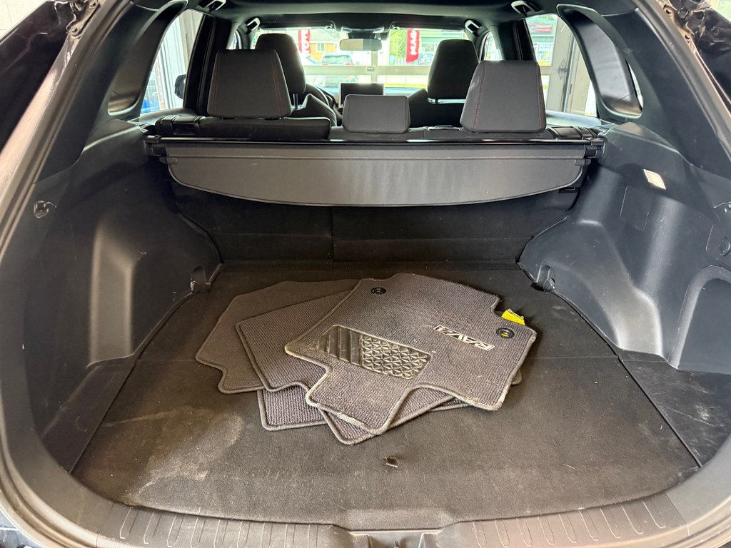 2023 Toyota RAV4 Prime SE AWD BRANCHABLE, in Magog, Quebec - 6 - w1024h768px